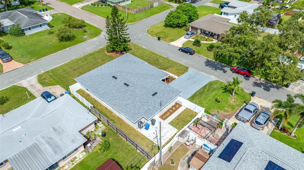 Под контрактом: $549,000 (4 спален, 3 ванн, 1832 Квадратных фут)