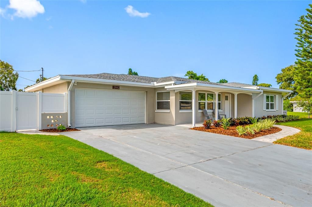 Под контрактом: $549,000 (4 спален, 3 ванн, 1832 Квадратных фут)