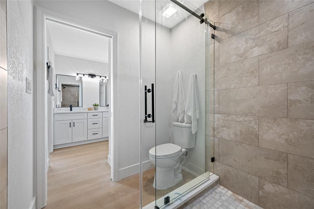 Под контрактом: $549,000 (4 спален, 3 ванн, 1832 Квадратных фут)