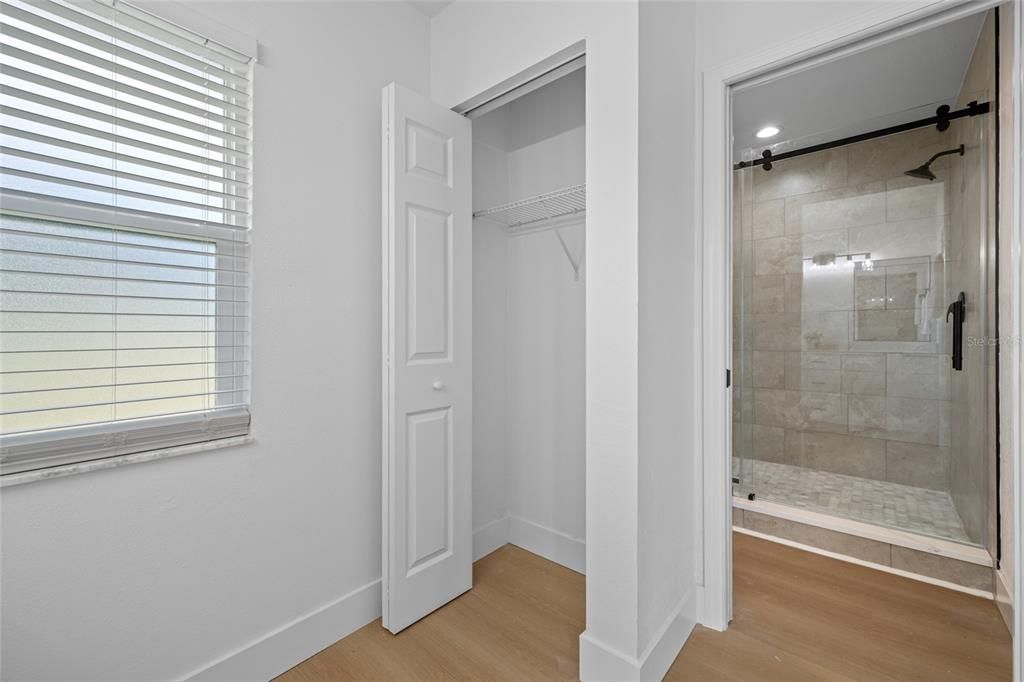 Под контрактом: $549,000 (4 спален, 3 ванн, 1832 Квадратных фут)