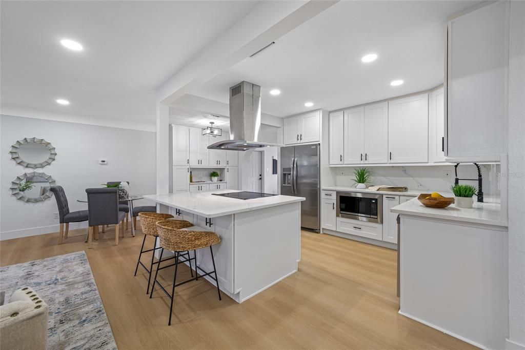 Под контрактом: $549,000 (4 спален, 3 ванн, 1832 Квадратных фут)