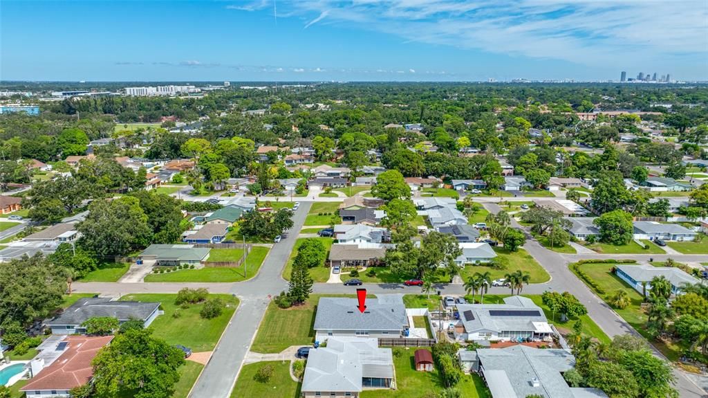 Под контрактом: $549,000 (4 спален, 3 ванн, 1832 Квадратных фут)