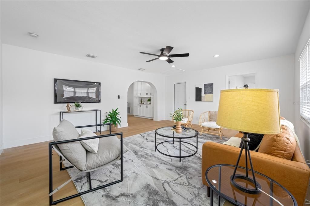 Под контрактом: $549,000 (4 спален, 3 ванн, 1832 Квадратных фут)