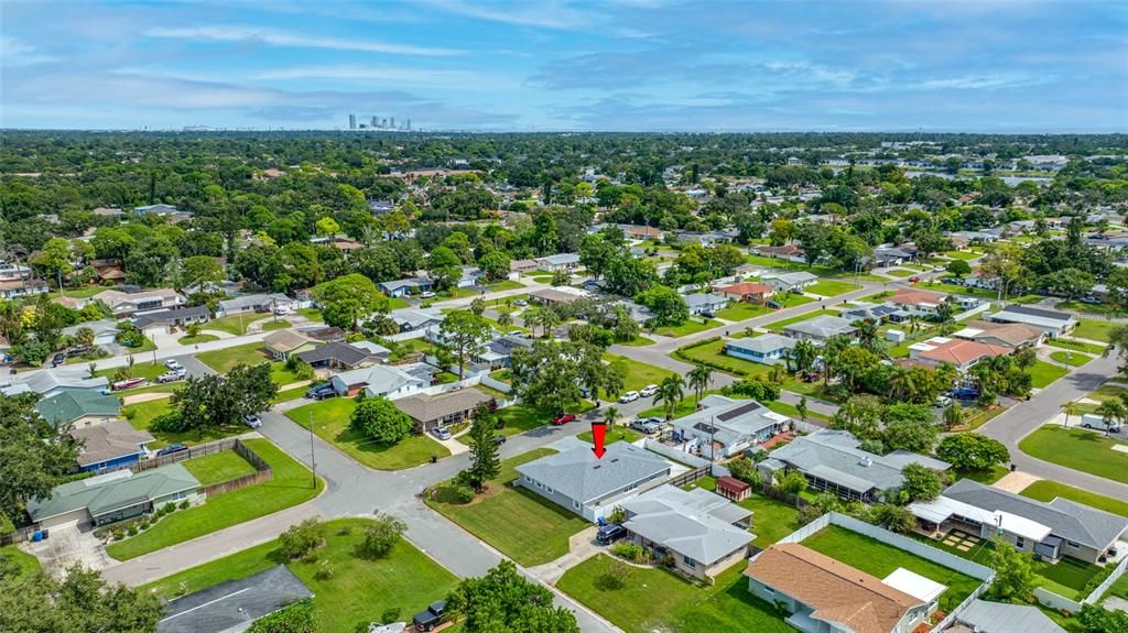 Под контрактом: $549,000 (4 спален, 3 ванн, 1832 Квадратных фут)