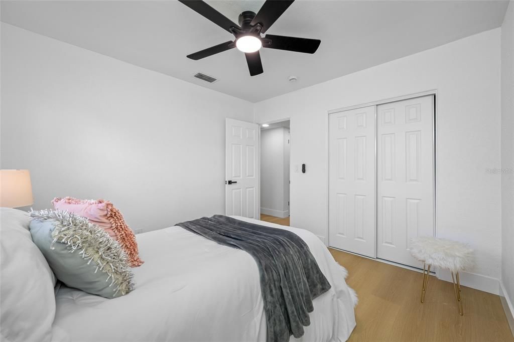 Под контрактом: $549,000 (4 спален, 3 ванн, 1832 Квадратных фут)