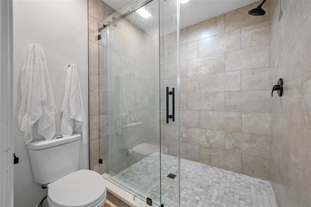 Под контрактом: $549,000 (4 спален, 3 ванн, 1832 Квадратных фут)