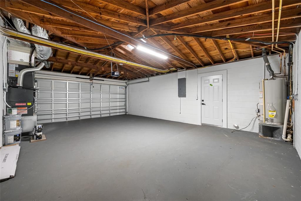 Под контрактом: $549,000 (4 спален, 3 ванн, 1832 Квадратных фут)