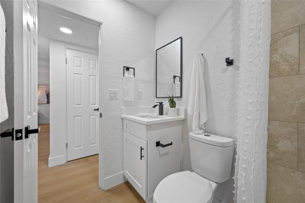 Под контрактом: $549,000 (4 спален, 3 ванн, 1832 Квадратных фут)