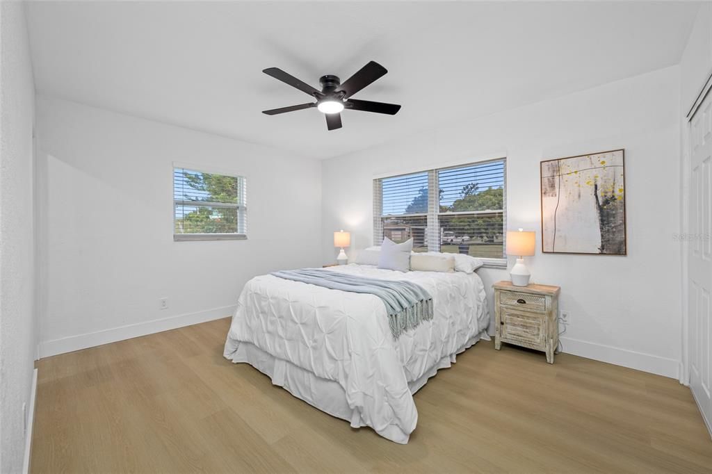 Под контрактом: $549,000 (4 спален, 3 ванн, 1832 Квадратных фут)