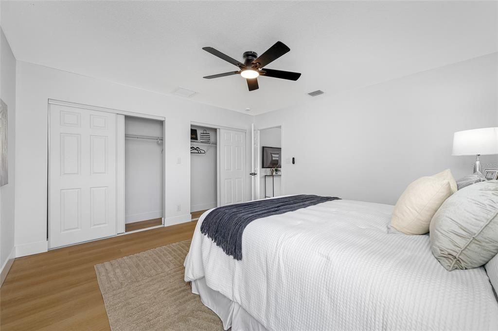 Под контрактом: $549,000 (4 спален, 3 ванн, 1832 Квадратных фут)