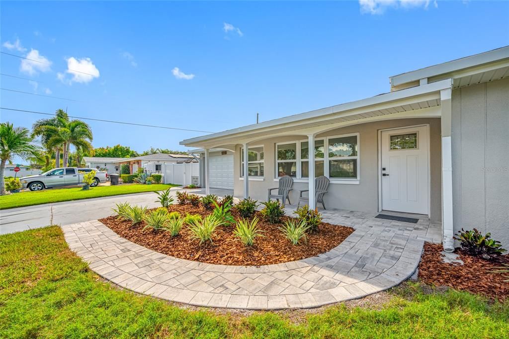 Под контрактом: $549,000 (4 спален, 3 ванн, 1832 Квадратных фут)