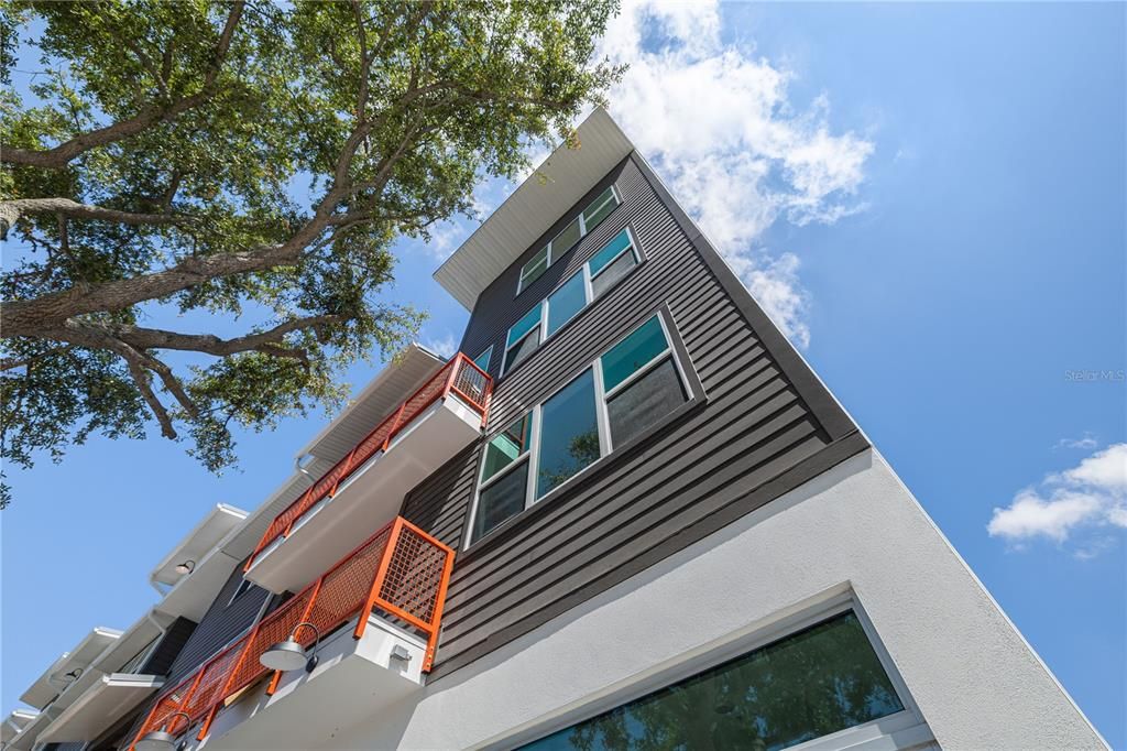 Vendido Recientemente: $1,200,000 (3 camas, 3 baños, 3357 Pies cuadrados)