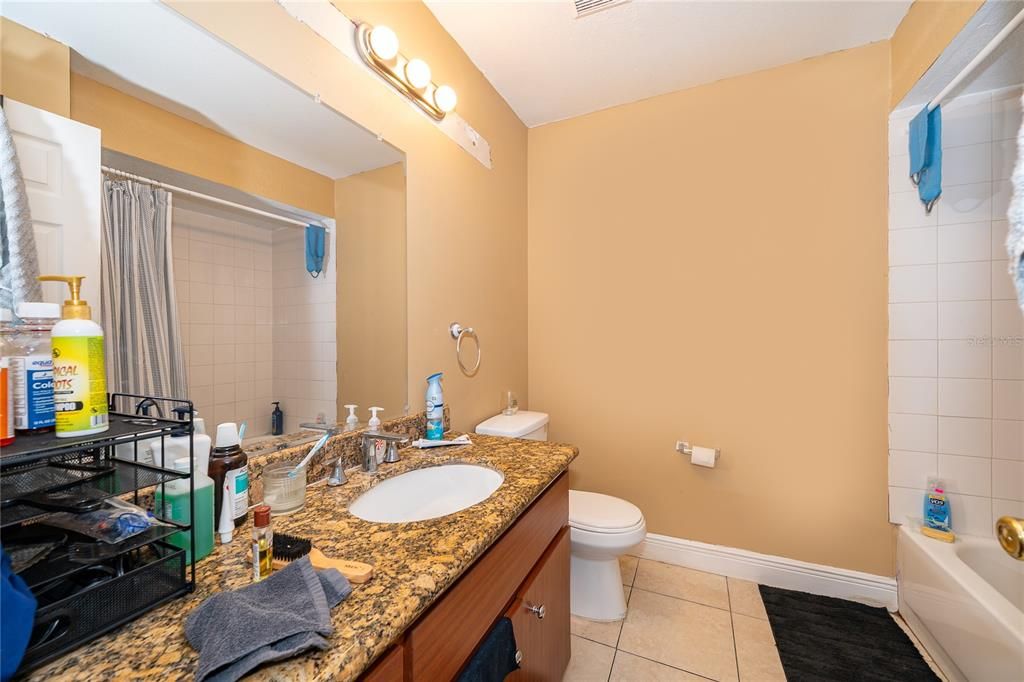 待售: $97,900 (1 贝兹, 1 浴室, 660 平方英尺)