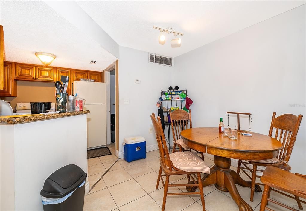 待售: $97,900 (1 贝兹, 1 浴室, 660 平方英尺)