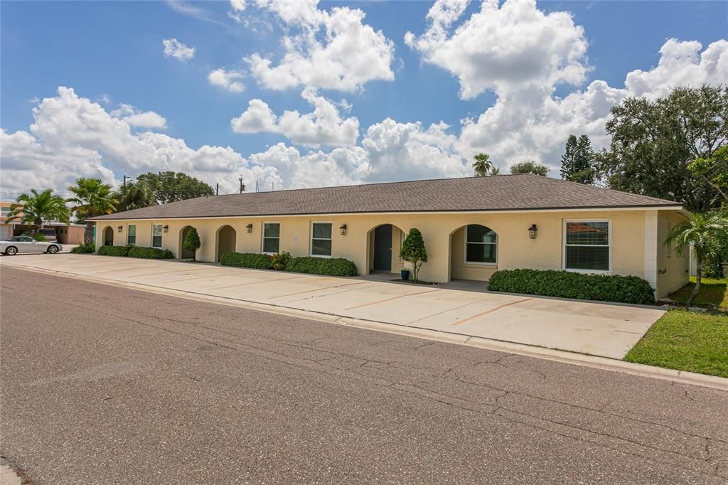 合同活跃: $2,095,000 (10 贝兹, 5 浴室, 3946 平方英尺)