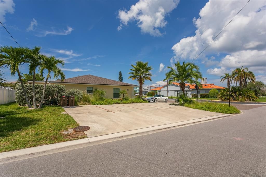 合同活跃: $2,095,000 (10 贝兹, 5 浴室, 3946 平方英尺)