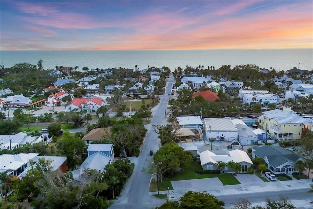 待售: $4,750,000 (3 贝兹, 3 浴室, 2089 平方英尺)