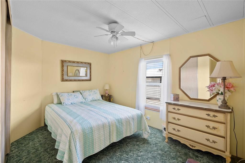 合同活跃: $154,900 (2 贝兹, 2 浴室, 1048 平方英尺)