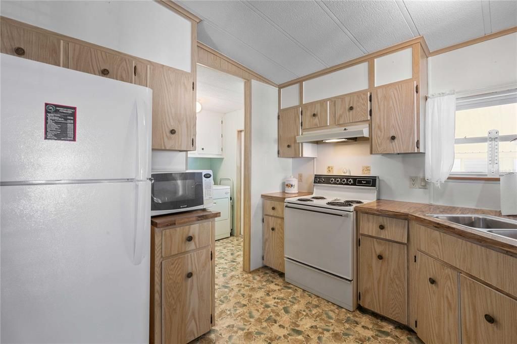 合同活跃: $154,900 (2 贝兹, 2 浴室, 1048 平方英尺)