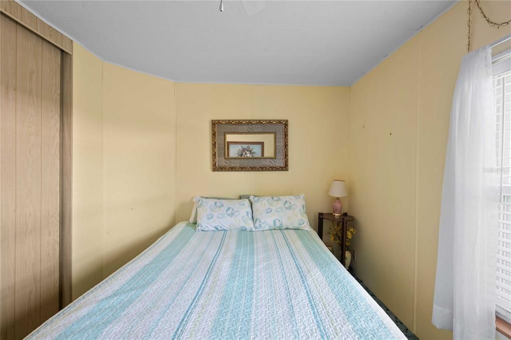 合同活跃: $154,900 (2 贝兹, 2 浴室, 1048 平方英尺)