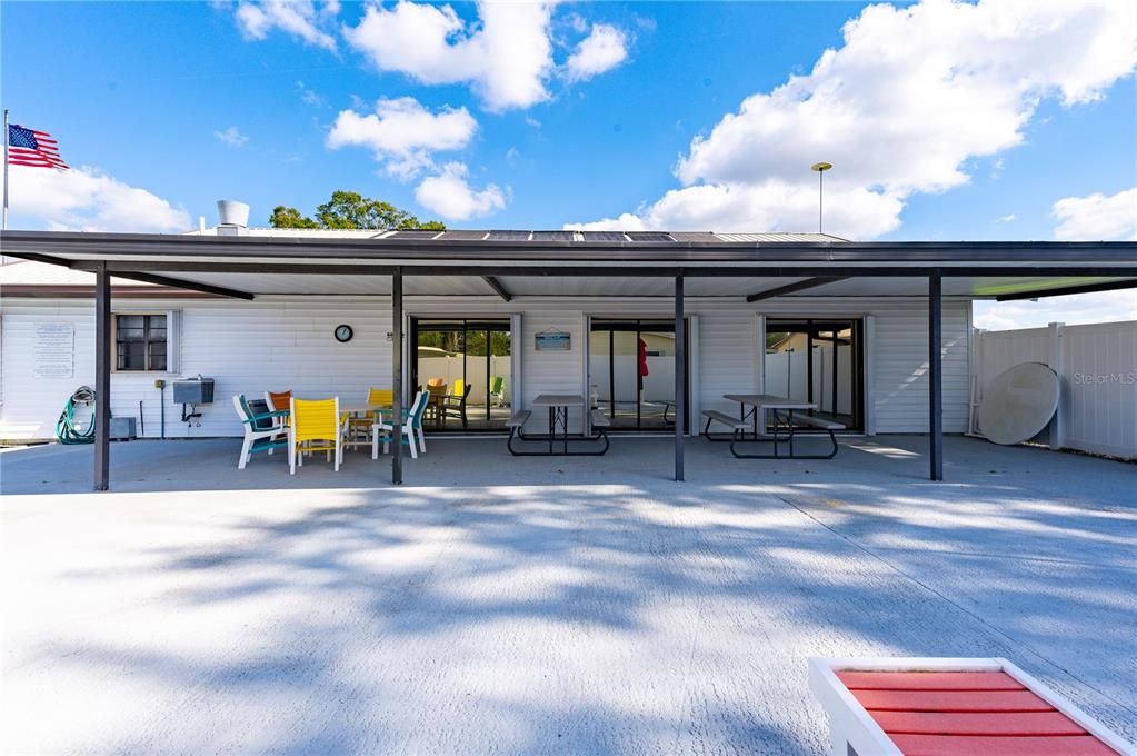 合同活跃: $154,900 (2 贝兹, 2 浴室, 1048 平方英尺)