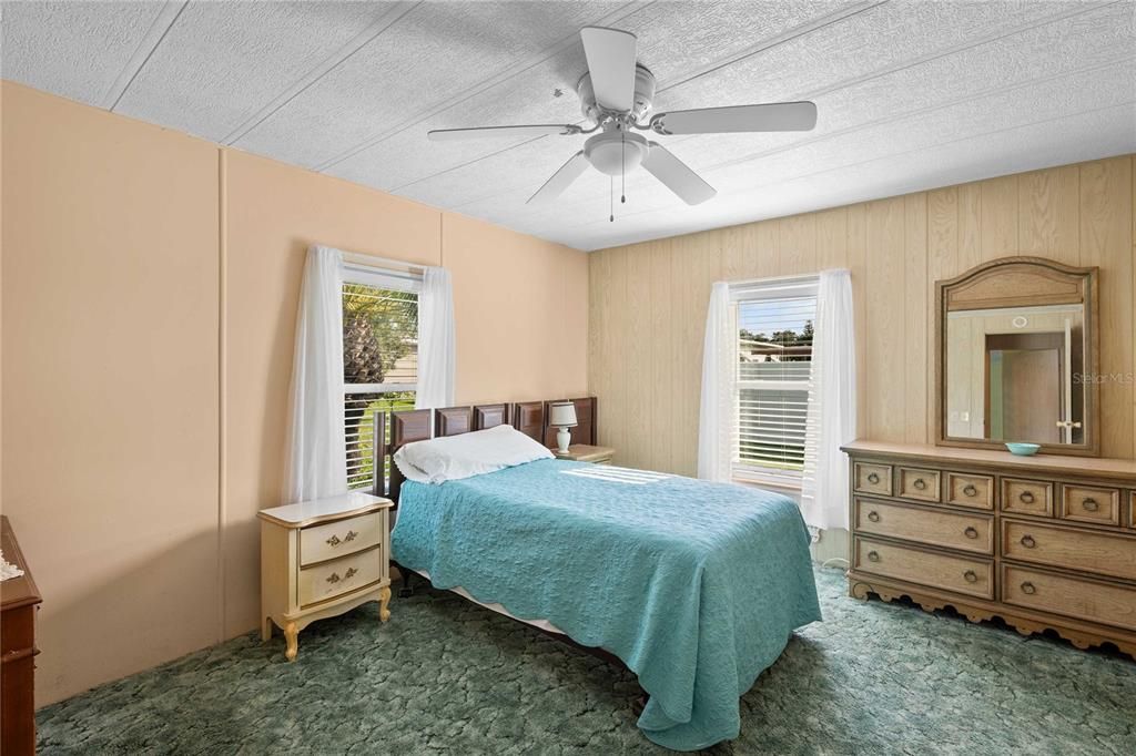 合同活跃: $154,900 (2 贝兹, 2 浴室, 1048 平方英尺)