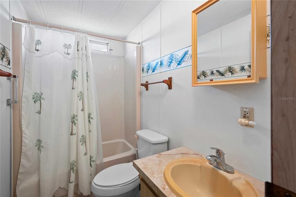 合同活跃: $154,900 (2 贝兹, 2 浴室, 1048 平方英尺)