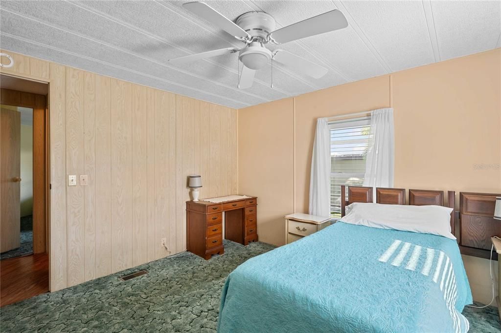 合同活跃: $154,900 (2 贝兹, 2 浴室, 1048 平方英尺)