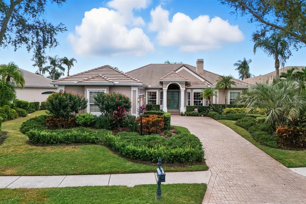 Active With Contract: $1,160,000 (3 beds, 3 baths, 2894 Square Feet)