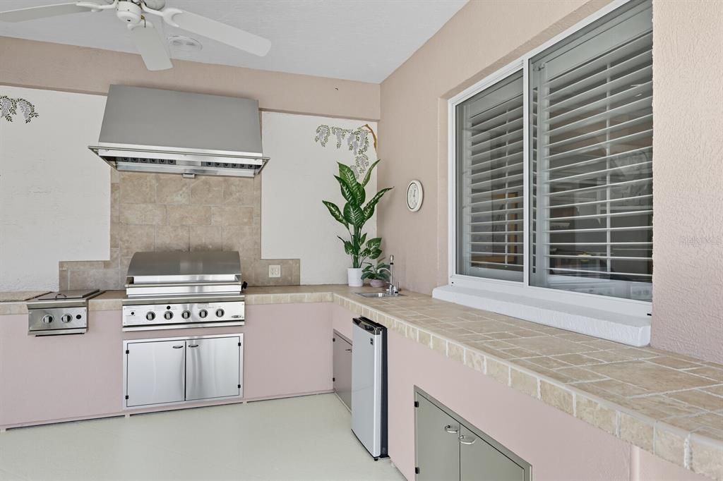 Active With Contract: $1,160,000 (3 beds, 3 baths, 2894 Square Feet)