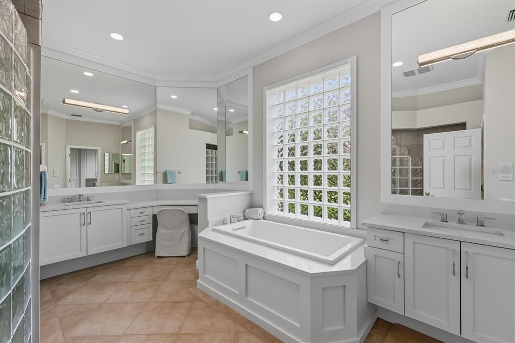 Active With Contract: $1,160,000 (3 beds, 3 baths, 2894 Square Feet)