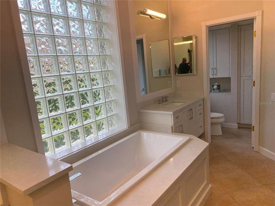 Active With Contract: $1,160,000 (3 beds, 3 baths, 2894 Square Feet)