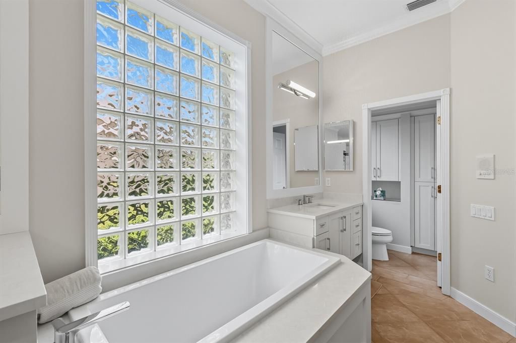 Active With Contract: $1,160,000 (3 beds, 3 baths, 2894 Square Feet)