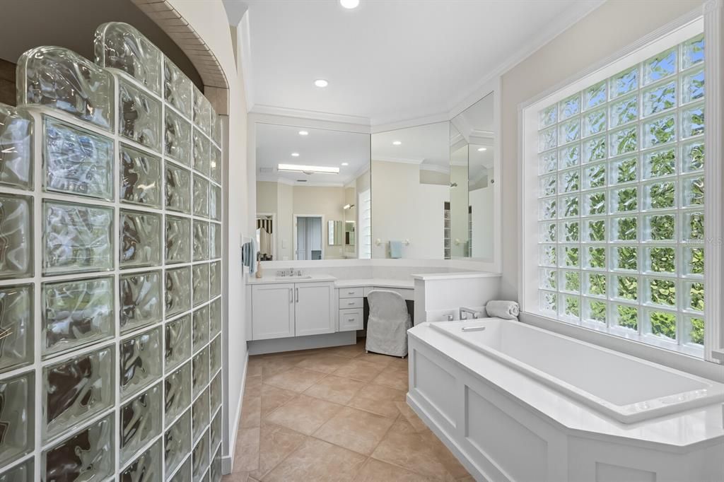 Active With Contract: $1,160,000 (3 beds, 3 baths, 2894 Square Feet)