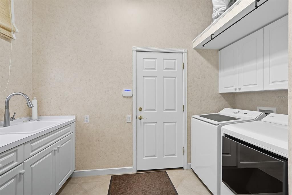 Active With Contract: $1,160,000 (3 beds, 3 baths, 2894 Square Feet)