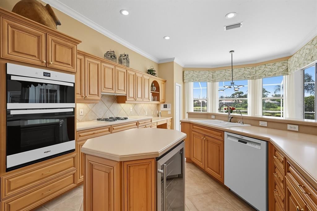 Active With Contract: $1,160,000 (3 beds, 3 baths, 2894 Square Feet)