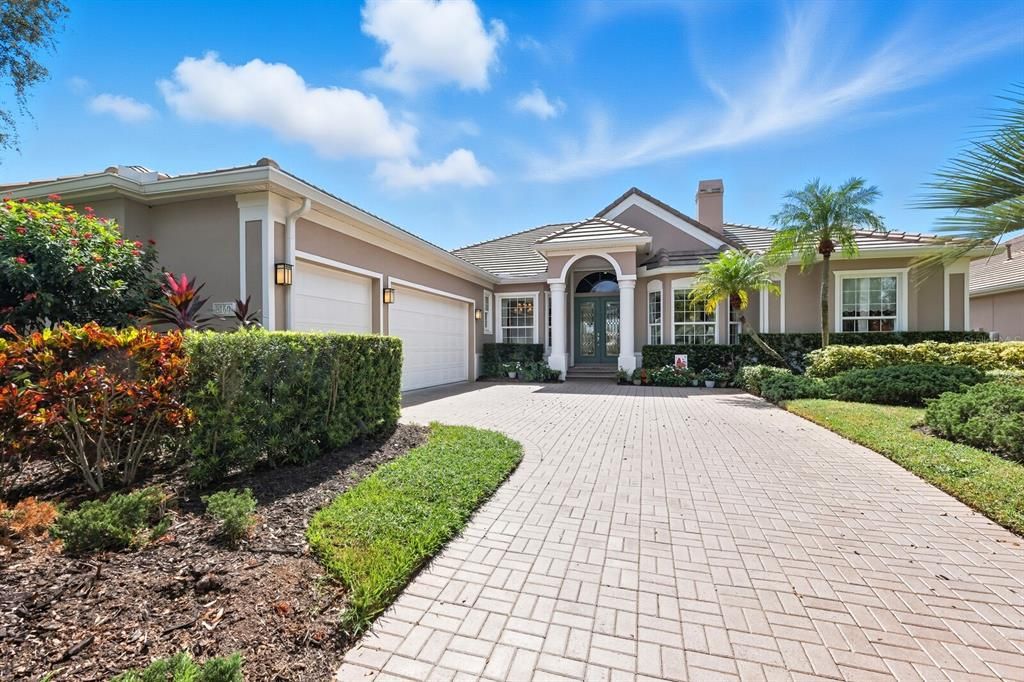 Active With Contract: $1,160,000 (3 beds, 3 baths, 2894 Square Feet)