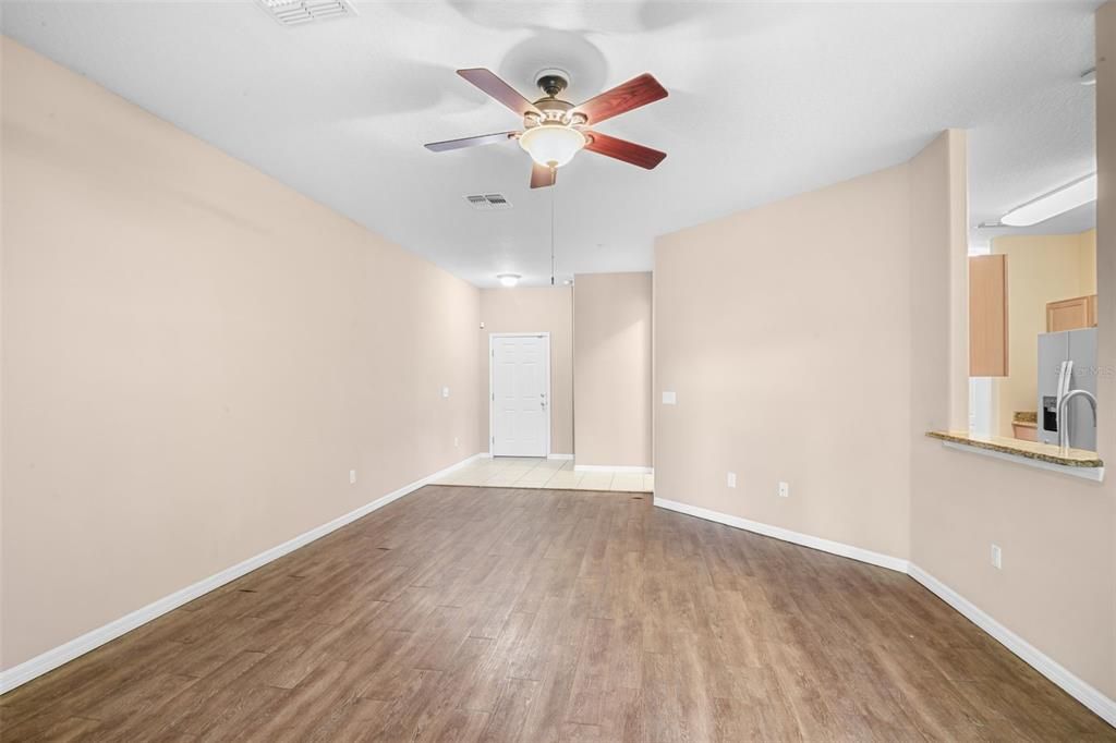 En Venta: $379,000 (3 camas, 2 baños, 1916 Pies cuadrados)