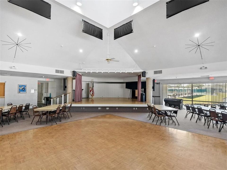 合同活跃: $139,000 (2 贝兹, 2 浴室, 1159 平方英尺)