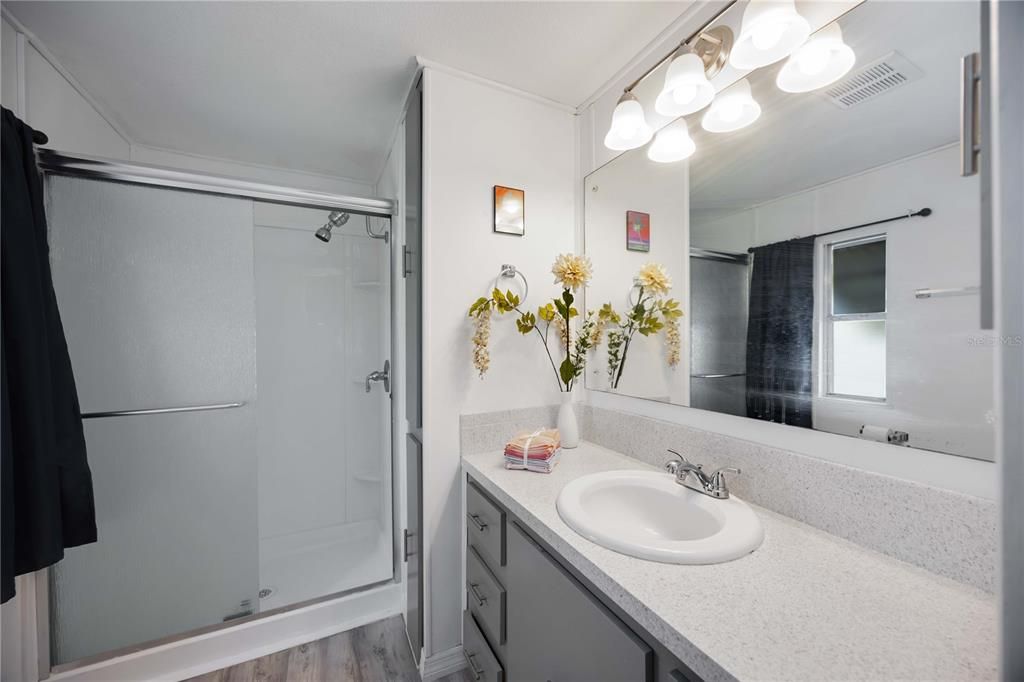 合同活跃: $139,000 (2 贝兹, 2 浴室, 1159 平方英尺)