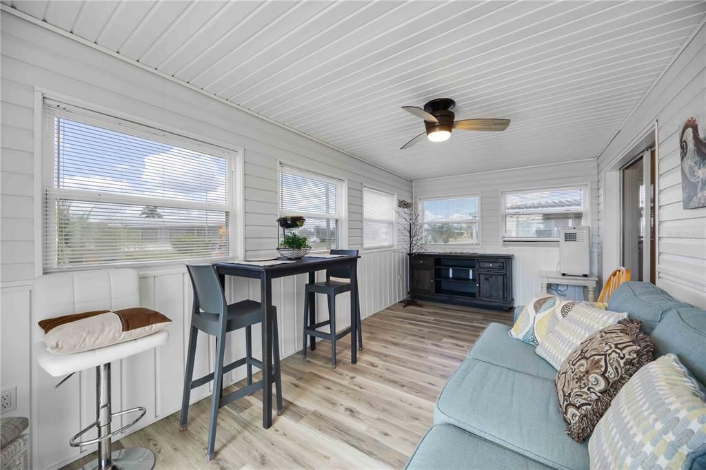 合同活跃: $139,000 (2 贝兹, 2 浴室, 1159 平方英尺)