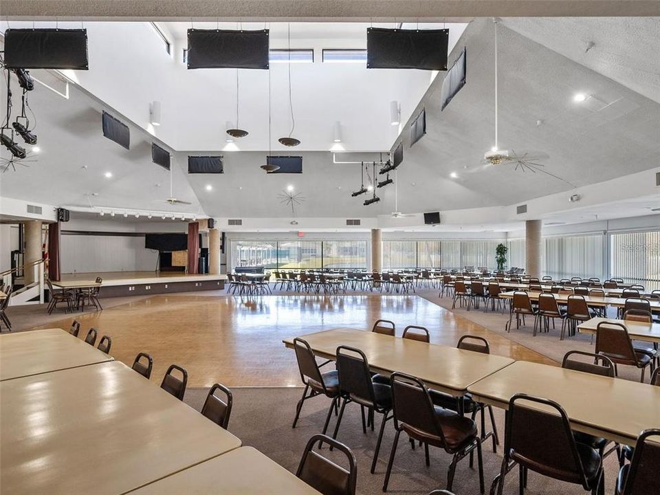 合同活跃: $139,000 (2 贝兹, 2 浴室, 1159 平方英尺)