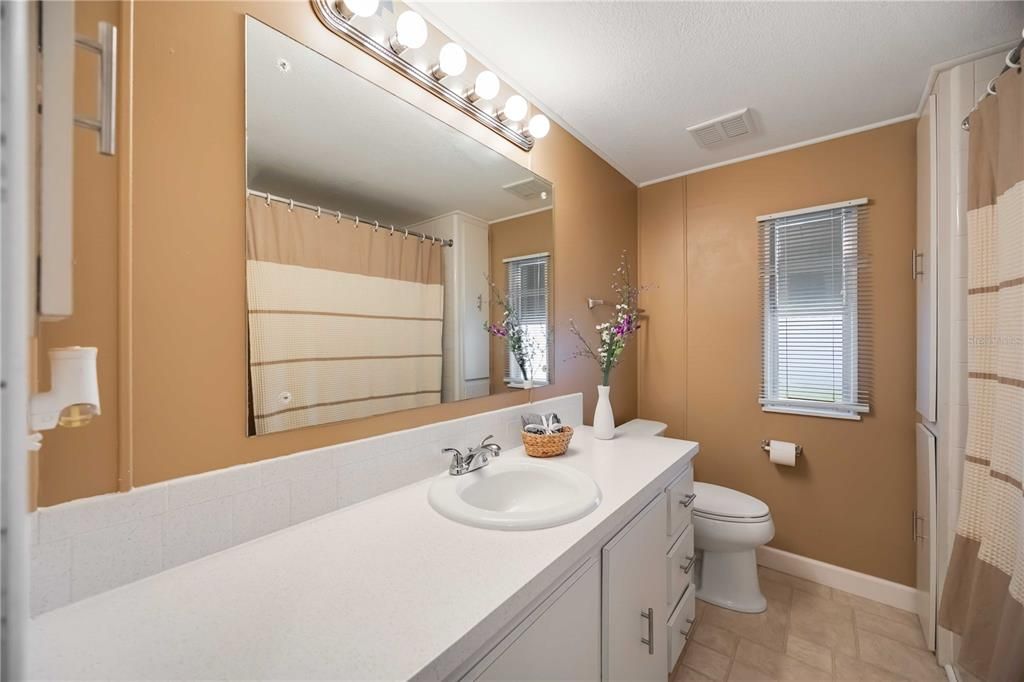 合同活跃: $139,000 (2 贝兹, 2 浴室, 1159 平方英尺)