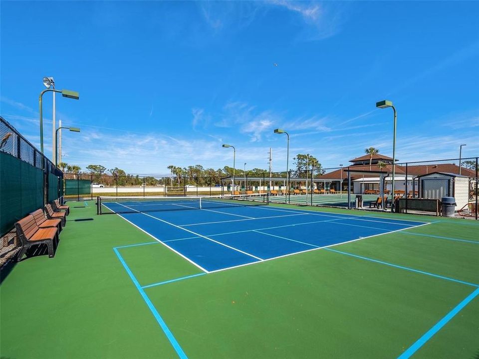 合同活跃: $139,000 (2 贝兹, 2 浴室, 1159 平方英尺)