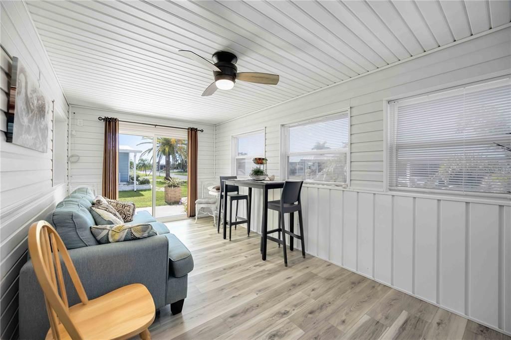 合同活跃: $139,000 (2 贝兹, 2 浴室, 1159 平方英尺)