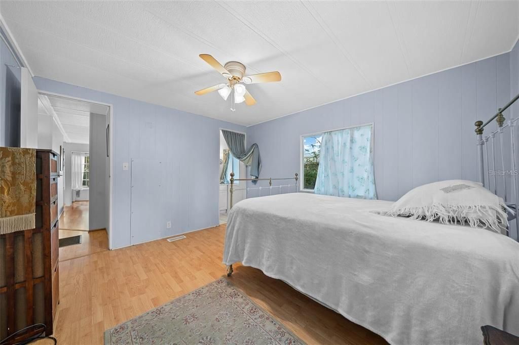 待售: $115,900 (2 贝兹, 2 浴室, 805 平方英尺)