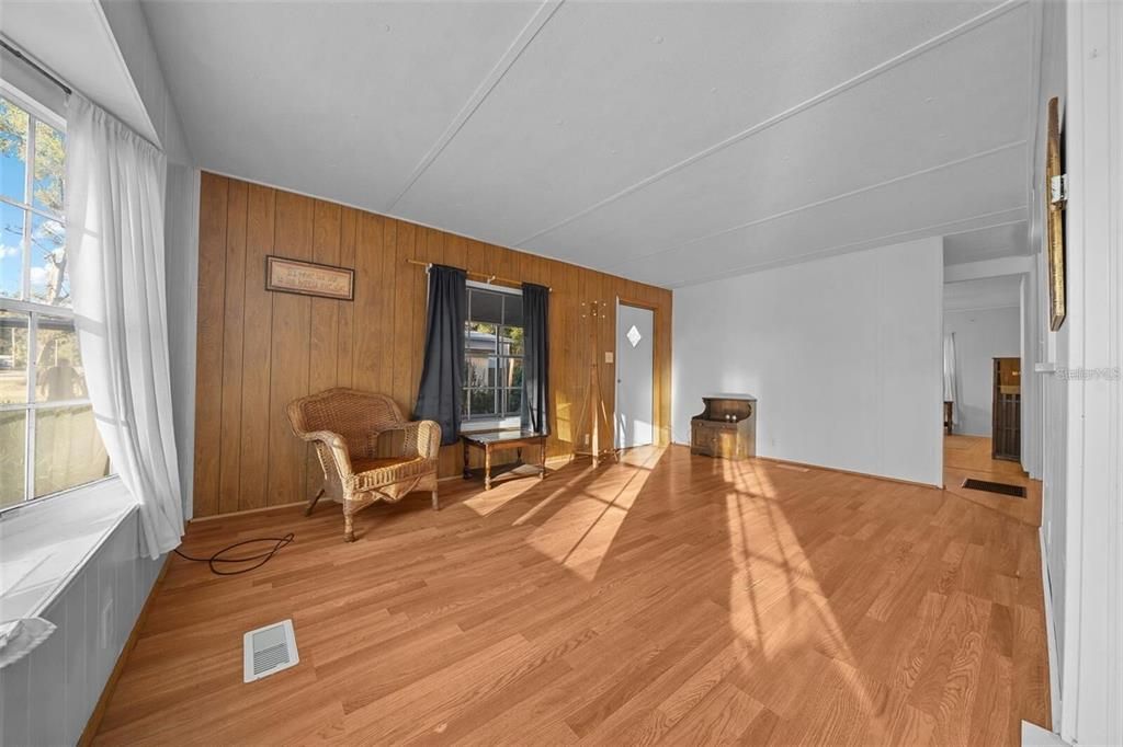 待售: $115,900 (2 贝兹, 2 浴室, 805 平方英尺)