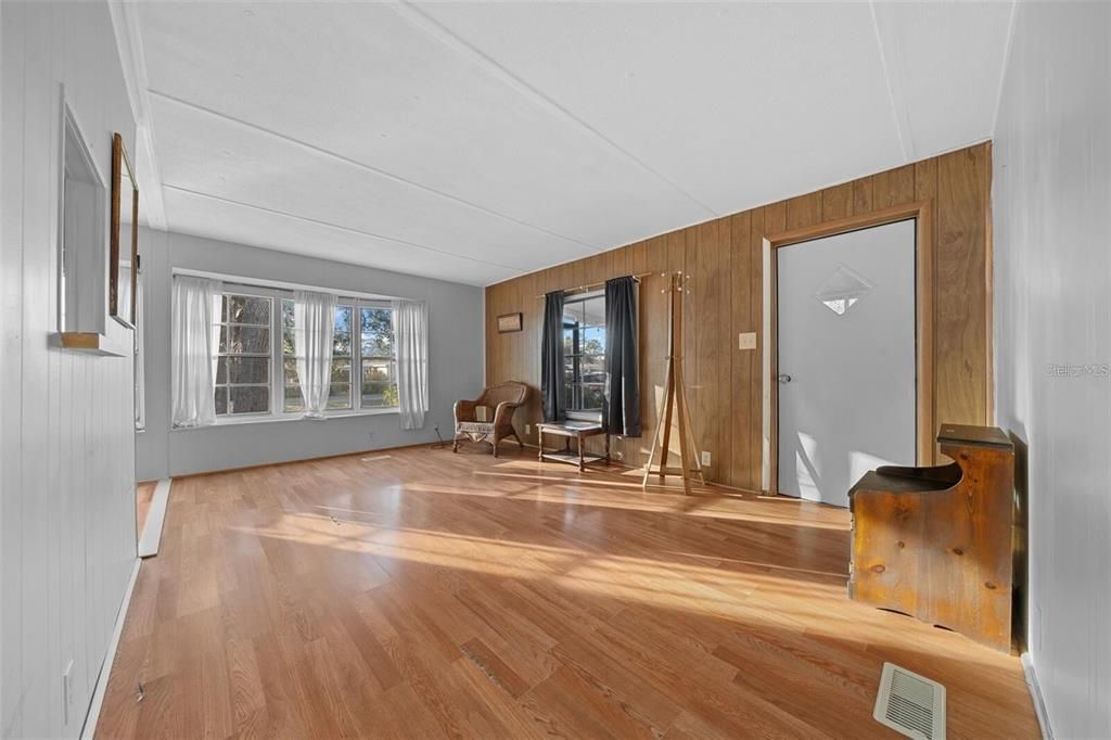 待售: $115,900 (2 贝兹, 2 浴室, 805 平方英尺)