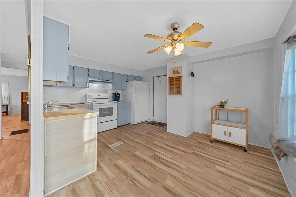 待售: $115,900 (2 贝兹, 2 浴室, 805 平方英尺)