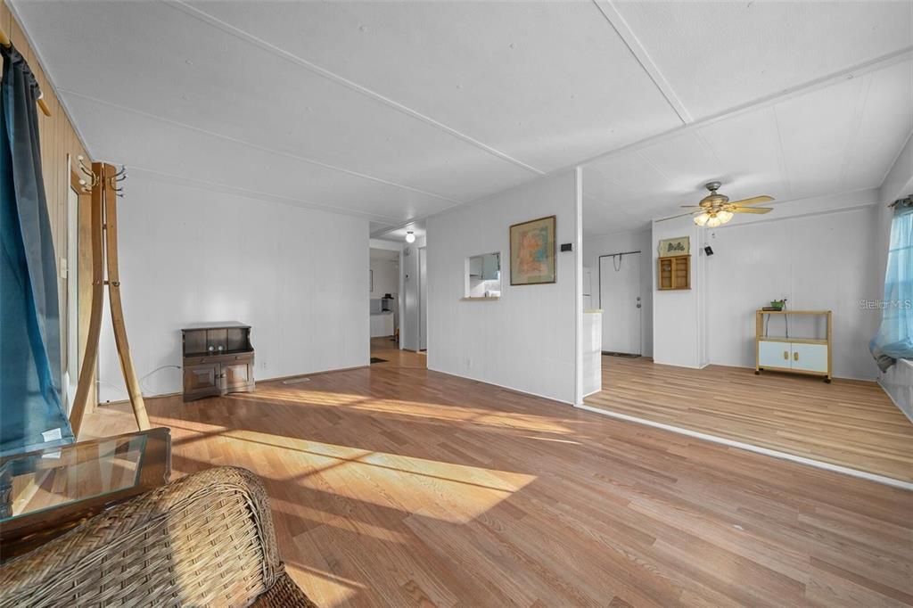 待售: $115,900 (2 贝兹, 2 浴室, 805 平方英尺)